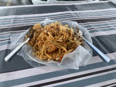 Mee Rojak, Mali Geleneksel Fıstık Soslu Salata.