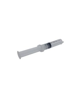 Şırınga beyaz arkaplanda izole edildi