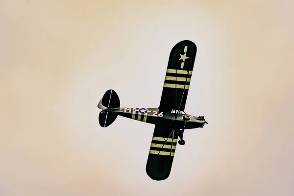 フランス ジュネーブビル エイプリル09 2023年9月9日 第二次世界大戦中 ジェナビルの上空をパイパーが飛んでいるのが見えました — ストック写真