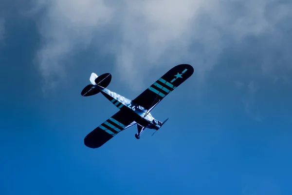 フランス ジュネーブビル エイプリル09 2023年9月9日 第二次世界大戦中 ジェナビルの上空をパイパーが飛んでいるのが見えました — ストック写真