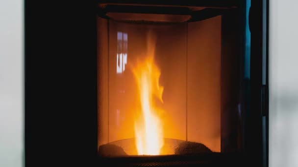小球炉的时间 炉膛的视野 火焰强度的减弱 — 图库视频影像
