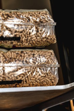 Yığınla saçma torbası, yenilenebilir enerji, sıkıştırılmış ahşap, alternatif yaşam tarzı