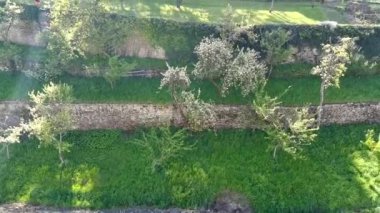 Val de Briey, Meurthe-et-Moselle üzerinde uçan İHA, surların havadan görüntüsü