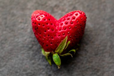 Komik kalp şekilli çilek, fragaria, fragum