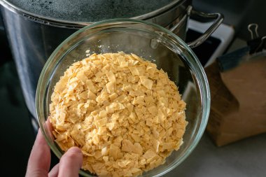 Ev yapımı çamaşır, Marsilya rendelenmiş sabun, üretim süreci, kendiniz yapın, sıfır atık, çevre dostu, çamaşır ve temizlik için doğal ürün