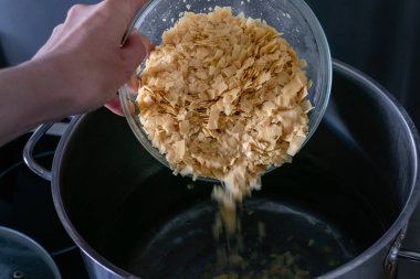 Ev yapımı çamaşır, Marsilya rendelenmiş sabun, üretim süreci, kendiniz yapın, sıfır atık, çevre dostu, çamaşır ve temizlik için doğal ürün