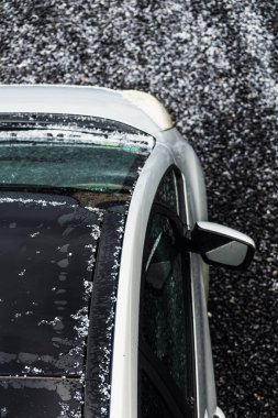 Martta dolu topları, doğal bahar havası, hasara neden olabilir.