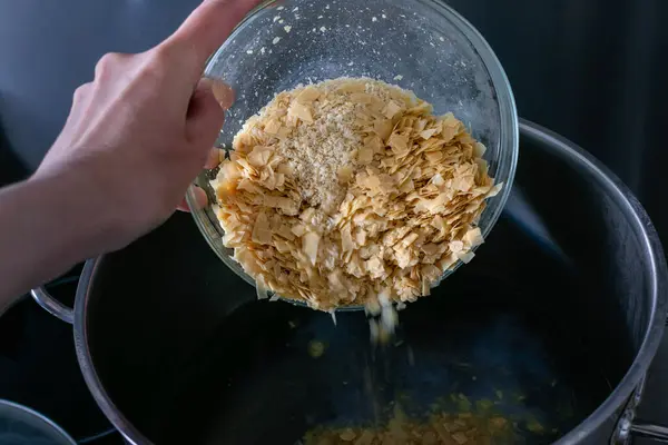 Ev yapımı çamaşır, Marsilya rendelenmiş sabun, üretim süreci, kendiniz yapın, sıfır atık, çevre dostu, çamaşır ve temizlik için doğal ürün