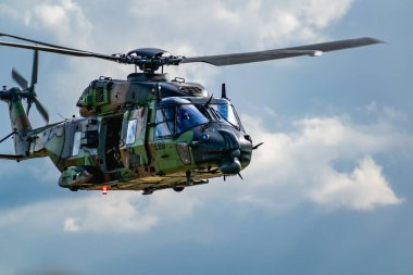 Etain, Fransa, 05 Mayıs 2024: Fransız ordusu 90 numaralı savaş helikopteri havalandı, kayman, Alat