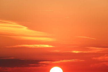 Güzel turuncu gün batımı, altın saat, arka plan