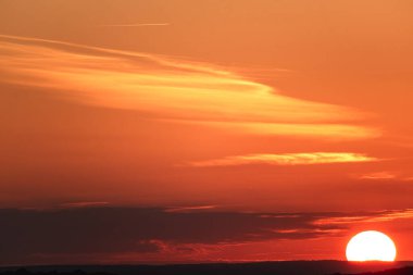 Güzel turuncu gün batımı, altın saat, arka plan