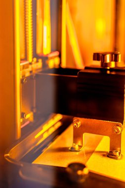 İç sergi salonunda 3D reçine yazıcısı