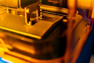 İç sergi salonunda 3D reçine yazıcısı