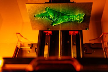 İç sergi salonunda 3D reçine yazıcısı