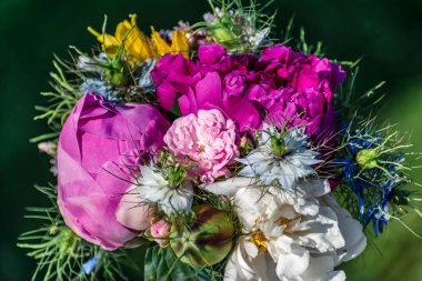 yaz bahçe çiçek buketi