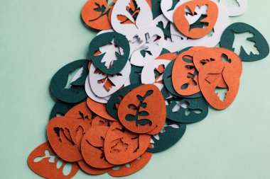 Kağıt kesme, süsleme, tasarım ve model kesimi profesyonel aktivite veya eğlence için bir kesim grafikeri ile kesim