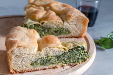 Ispanaklı turta, geleneksel Sırp yemeği, spinacia oleracea.