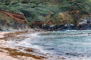 Pleneuf val andre yakınlarındaki Port Morvan plajı, Zırh Sahili, Fransa 'daki Brittany