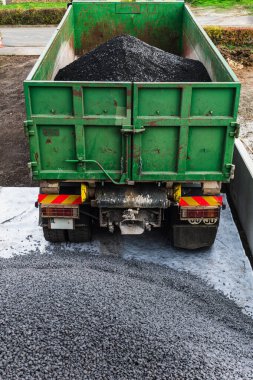 Çakıl ve toprak işçilikli inşaat kamyonu