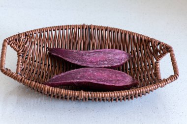 Tatlı ve lezzetli mor ve kırmızı