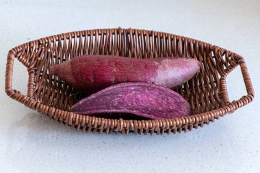 Tatlı ve lezzetli mor ve kırmızı