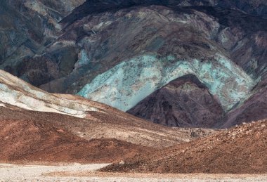 Ölüm Vadisi Ulusal Parkı 'ndaki Artist Pallet' ten öğleden sonra görüntüsü