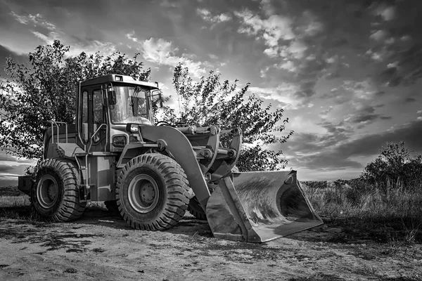 Bulldozer Carregador Move Terra Local Construção Contra Céu — Fotografia de Stock