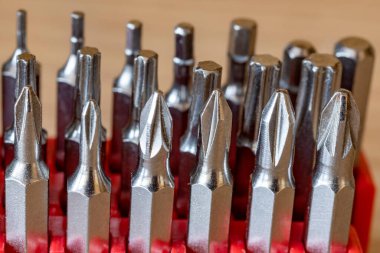 Tornavida için birkaç parça. Tornavida için metal parçalar.