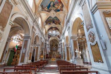Catania, Sicilya - 20 Kasım 2022: Barok Bazilikası della Collegiata 'nın İçi tipik bir kilise, Catania, İtalya