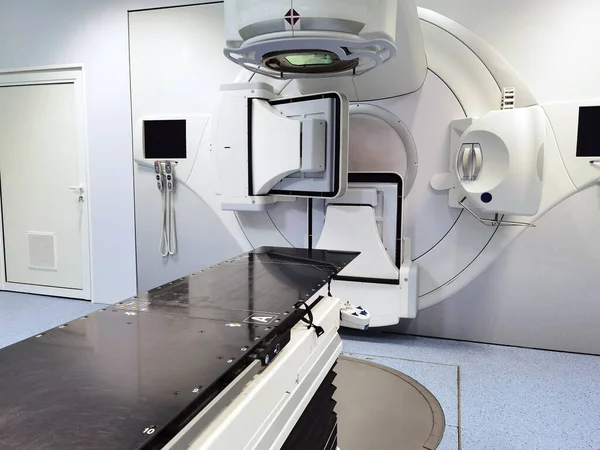 Medical Advanced Linear Accelerator Oncological Cancer Therapy Modern Hospital — Stockfoto