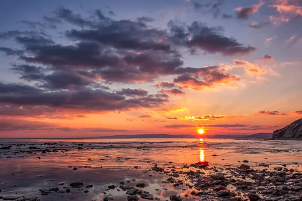 Spannend Zonsondergang Uitzicht Zwarte Zee Rotsachtige Kust — Stockfoto