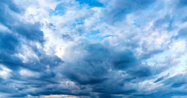 Nuvens Coloridas Céu Vista Incrível Sobre Céu Pôr Sol Dramático — Fotografia de Stock