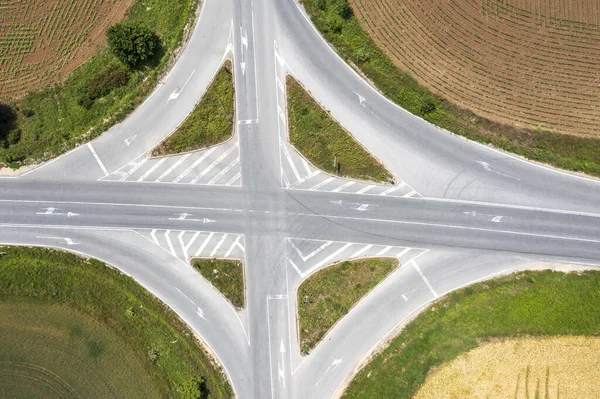道路の交差点の一部の無人機からの空中ビュー インフラの概念 — ストック写真