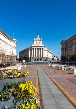 Sofya, Bulgaristan - 4 Haziran 2022: Bulgaristan 'ın Sofya kentindeki Largo ve Ulusal Meclis Binası