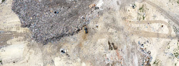城市垃圾堆的空中俯瞰 废物处置设施 — 图库照片