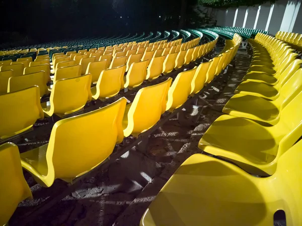 Пустые Стулья Трибунах Кинотеатра Много Пустых Мест Зрителей — стоковое фото