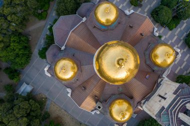 Katedral 'in altın çatısının havadan görünüşü 