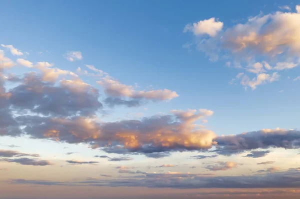 Kleurrijke Wolken Lucht Geweldig Uitzicht Dramatische Zonsondergang Hemel — Stockfoto