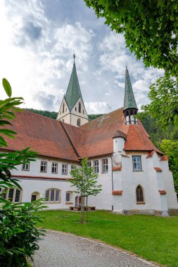Blaubeuren Abbey, Almanya 'nın Blaubeuren eyaletinde yer alan bir şehirdir.