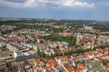 Ulm Minster 'ın tepesinden şehrin manzarası. Dünyanın en uzun kilisesi..