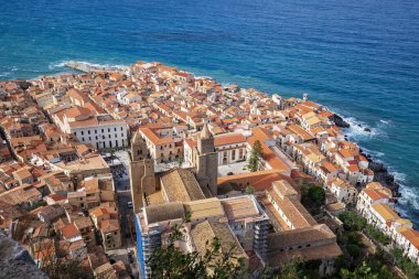 Cefalu ve Sicilya, İtalya katedral havadan görünümü
