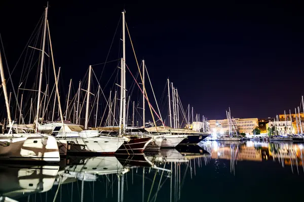 Kikötött Hajók Jachtok Éjszaka Egy Kikötőben Palermo Szicília Stock Fotó