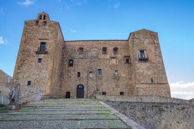 Castello di Castelbuono (Castlelbuono Kalesi), Castello dei Ventimiglia (Ventimiglia Kalesi) olarak da bilinir. Palermo çevresi, Sicilya, İtalya