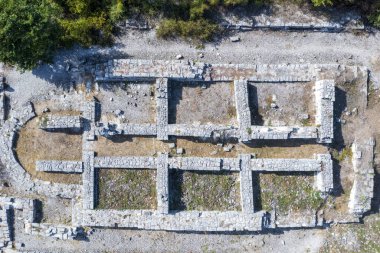 Bulgaristan 'ın Veliki Preslav kentindeki Küçük Saray harabelerinin hava manzarası