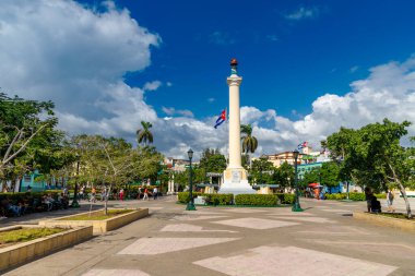 Santiago de Cuba, Küba - 13 Aralık 2018: Santiago de Küba 'daki Marte Meydanı' nda Jose Marti anıtı