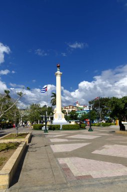 Santiago de Cuba, Küba - 13 Aralık 2018: Santiago de Küba 'daki Marte Meydanı' nda Jose Marti anıtı