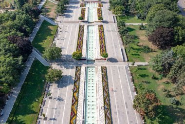 Bulgaristan 'ın başkenti Sofya' daki Ulusal Kültür Sarayı 'nın inanılmaz hava manzarası