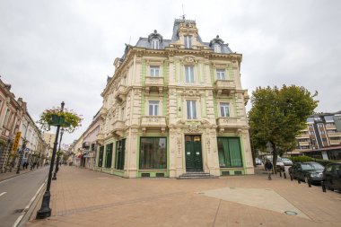 Rusçuk, Bulgaristan - 14 Kasım 2020: Finans Merkezi Ruse. Banka DSK binası, eski Bank Brothers Simeonovi binası, Bulgaristan 'ın Rusçuk kentinde