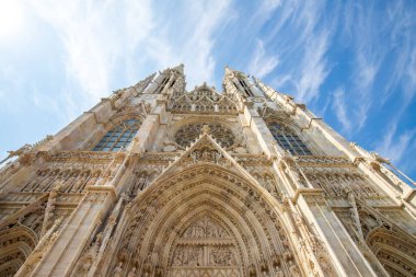Neo-gotik stil kilise cephesi Viyana, Avusturya