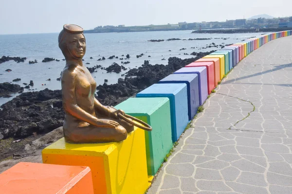 Güney Kore 'de bir adada güzel bir gökkuşağı yolu